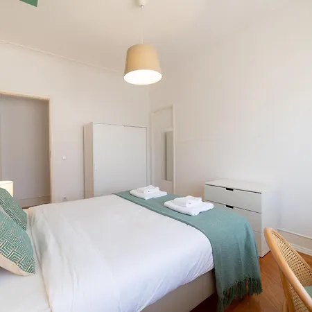 Desterro 2 - Historical Four-bedroom リスボン