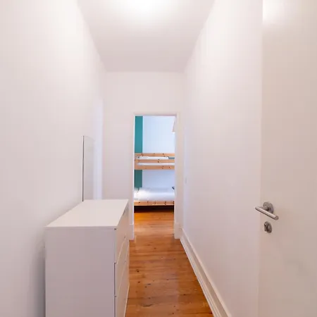 Apartment Desterro 2 - Historical Four-bedroom Lisbon