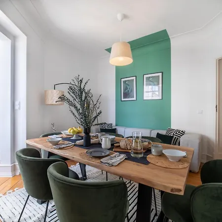 Desterro 2 - Historical Four-bedroom Apartment Lisbon