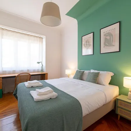 Desterro 2 - Historical Four-bedroom Apartment Lisbon